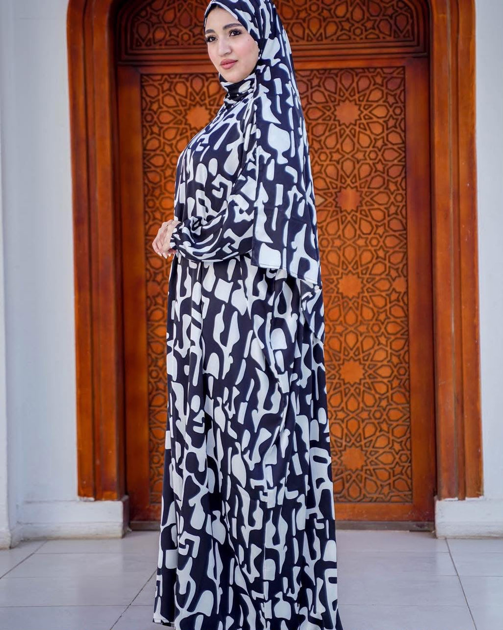 Women's Black & White Satin Isdal