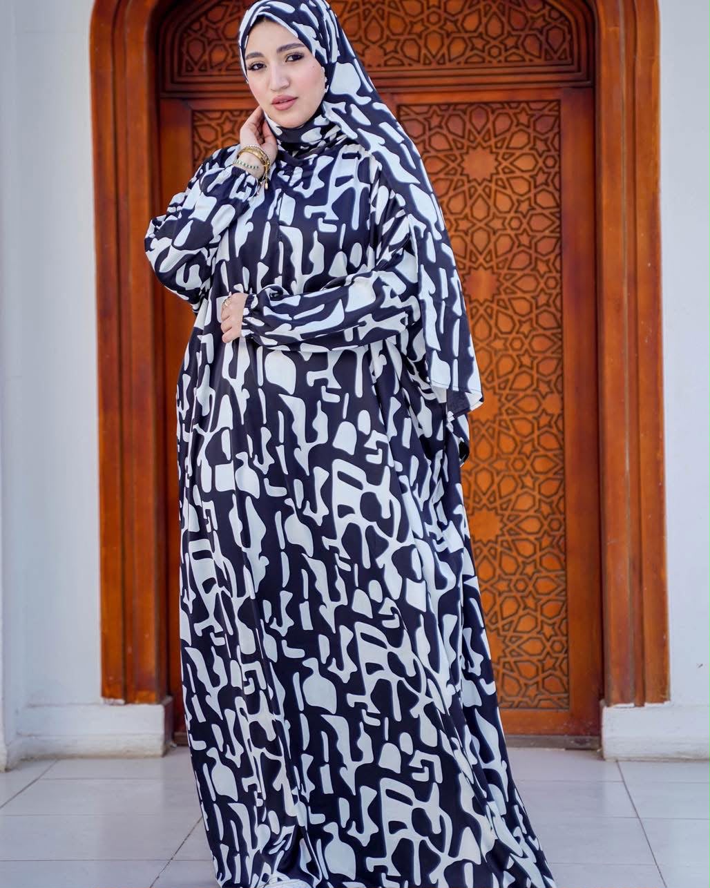 Women's Black & White Satin Isdal