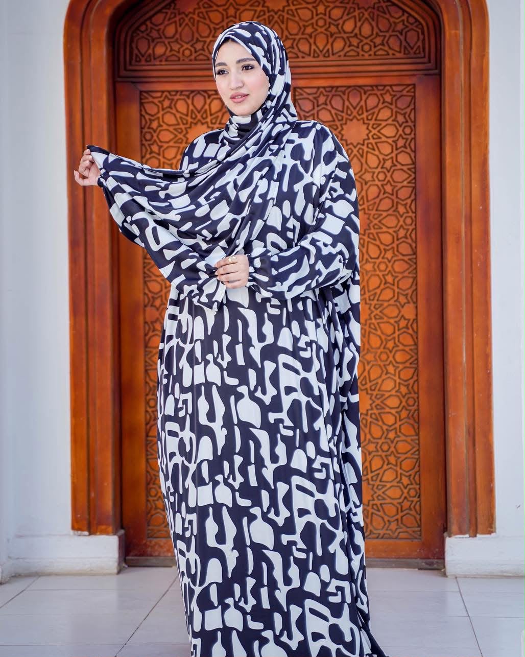 Women's Black & White Satin Isdal