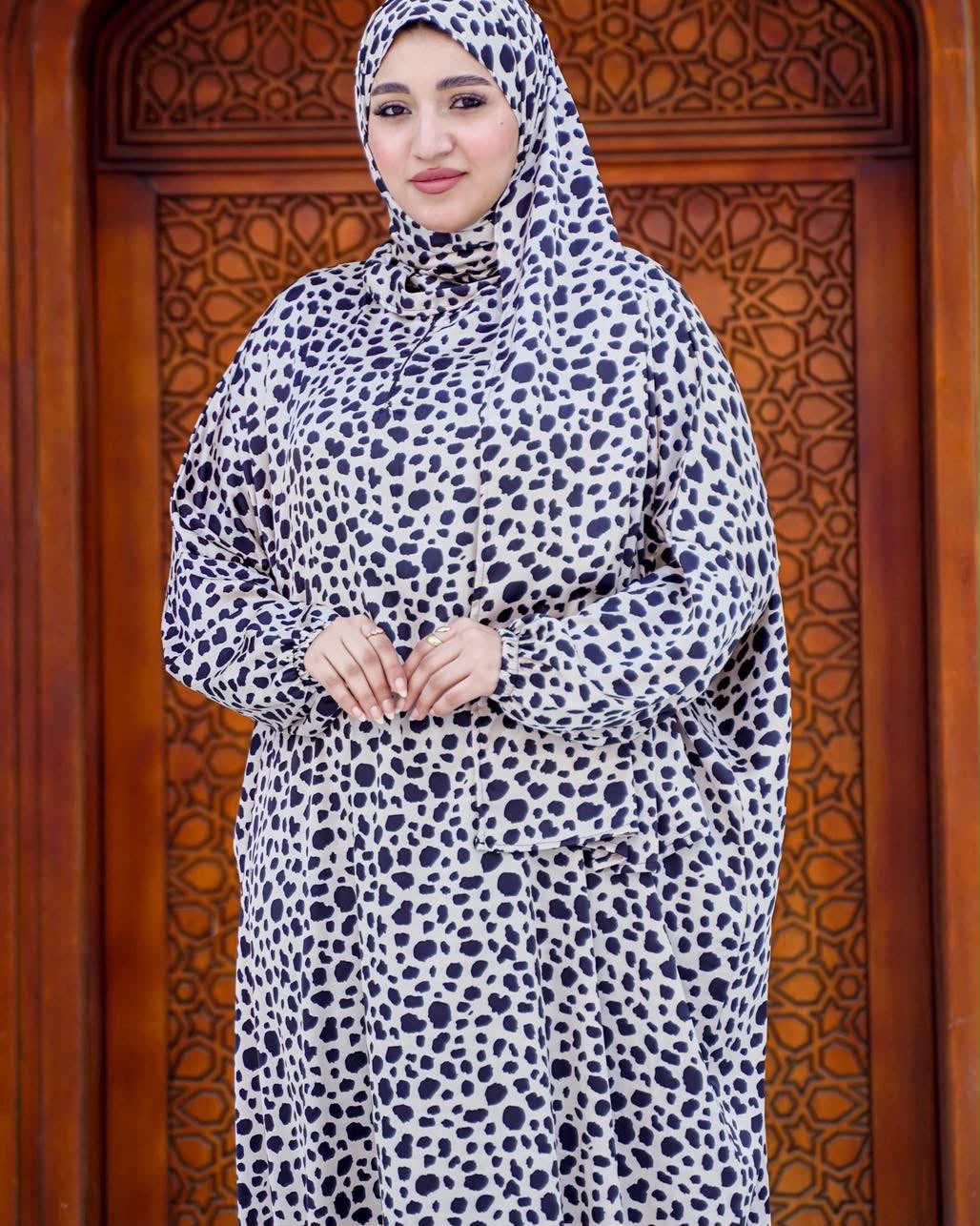 عباية صلاة مشجرة أسود في أبيض 🖤🤍