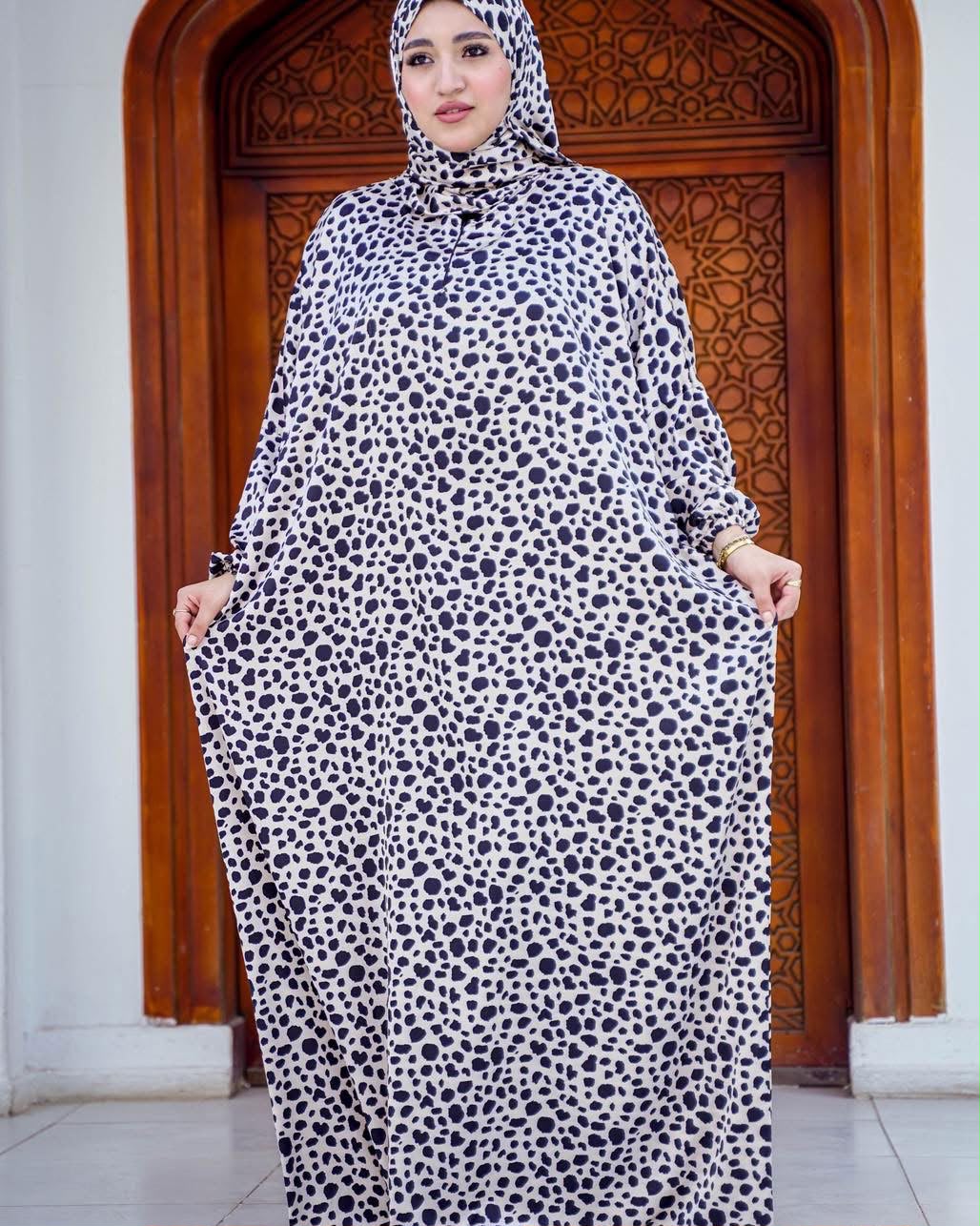 عباية صلاة مشجرة أسود في أبيض 🖤🤍